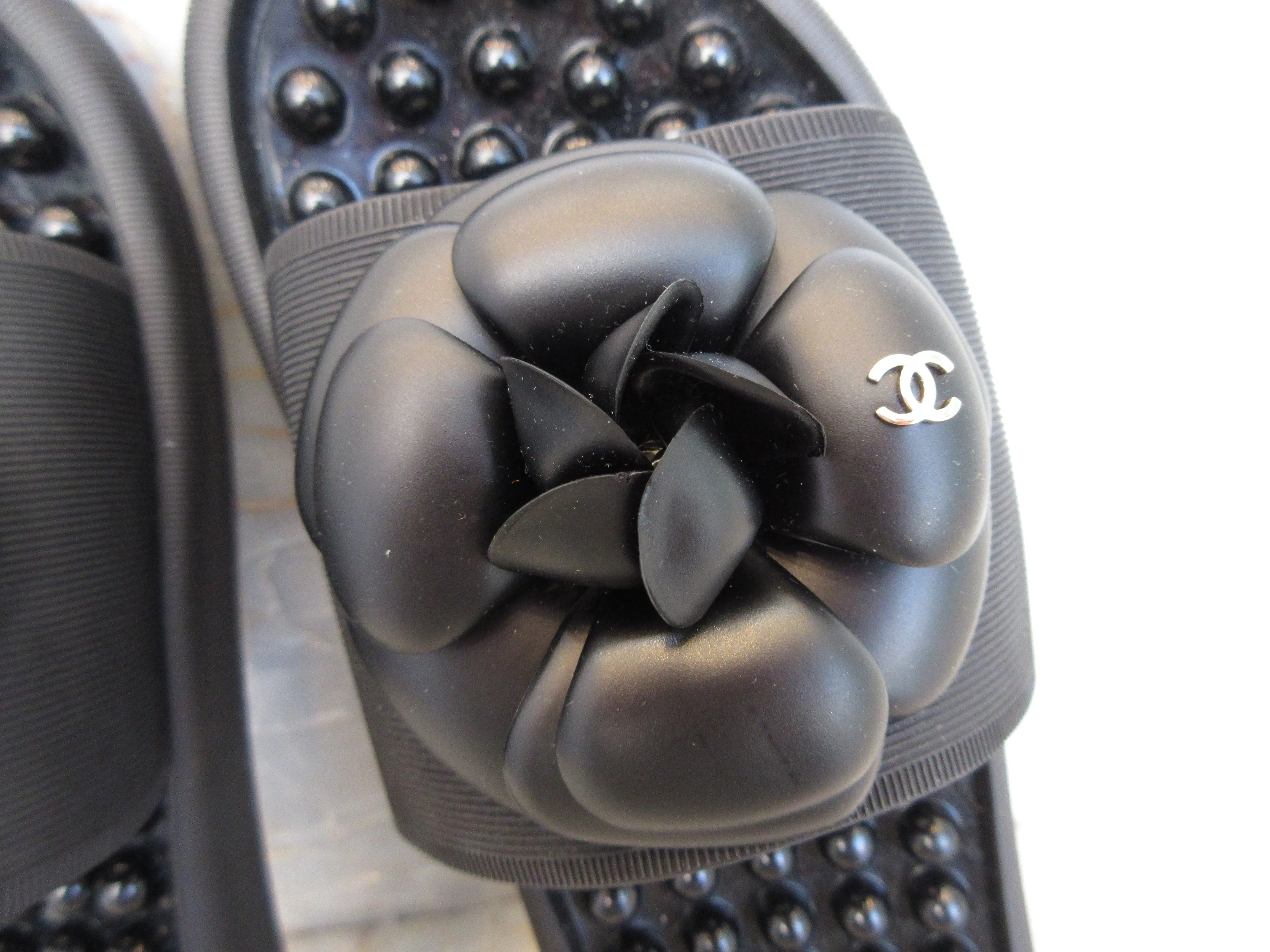 CHANEL/シャネル カメリアサンダル ラバー ブラック/ゴールド金具 シューズ 400010168